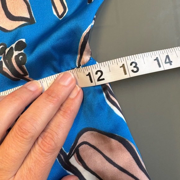 NWT Reiss Blue Sarah Printed Flutter Sleeves Peek-a-Boo back knee length XS - Picture 14 of 14